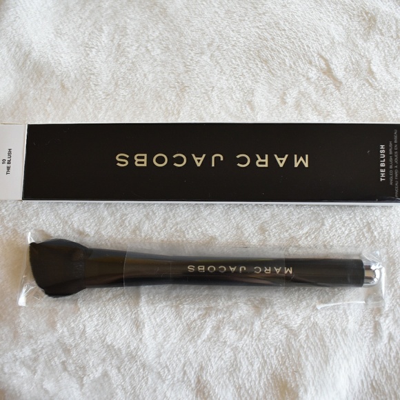 Marc Jacobs Other - Marc Jacobs The Blush Angled blush brush no. 10